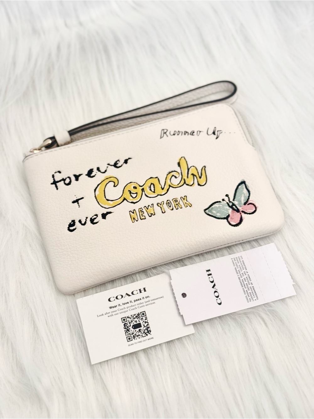 NWT Coach Corner Zip Wristlet With Sketch Print Gold/Chalk Multi CAQ54